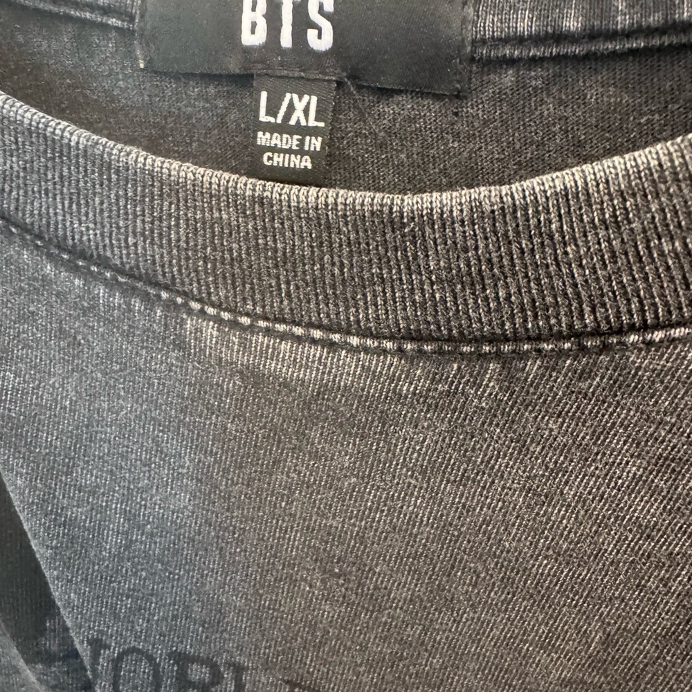 BTS Arirang World Tour & Gray Layered Graphic Tee  two tone New - Picture 3 of 8
